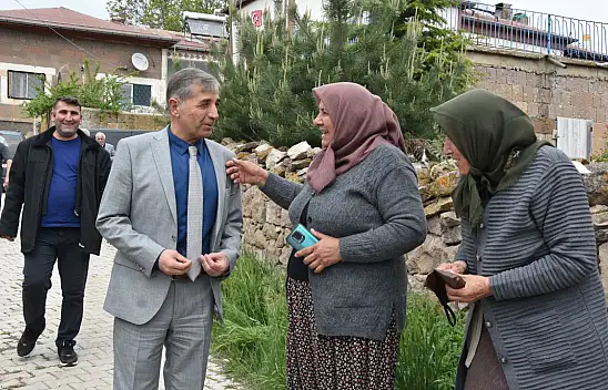Kayseri'de İYİ Partili Başkan seçimde yarıştığı AK Partili ismin fotoğrafını belediye binasına astı!