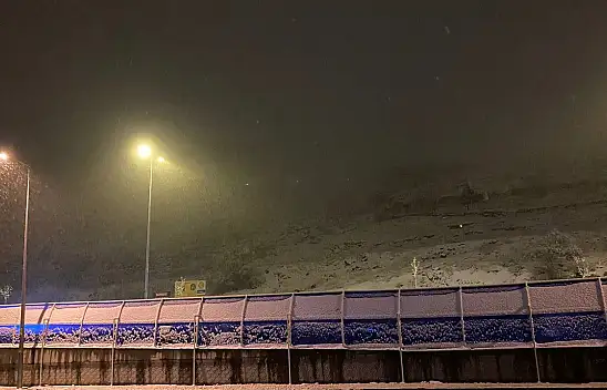 Kayseri'de kar lapa lapa yağdı