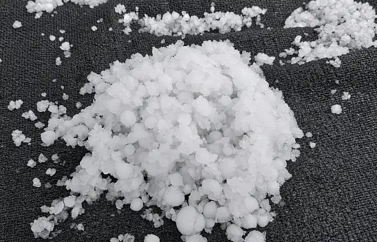 Kayseri'de kış kapıyı çalıyor: Akkışla'ya dolu yağdı