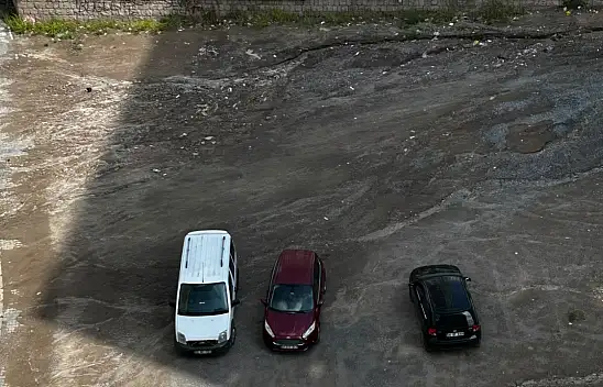 Kayseri'de mahalle sakinleri çözüm bekliyor