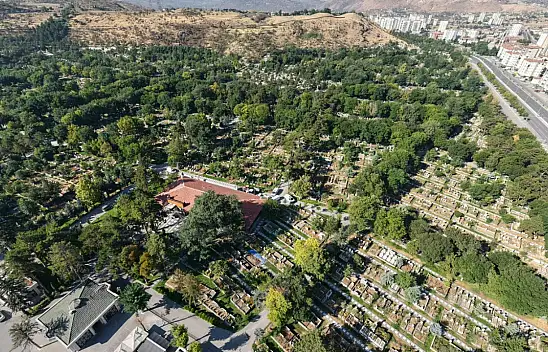 Kayseri'de mezarlık hareketliliği! 24 milyonluk imzalar atıldı