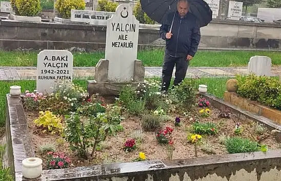 Kayseri'de mezarlıkta tek başına bir Başkan! Bunu ilk kez yaptı!