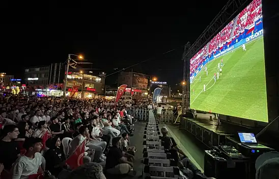 Kayseri'de milli maç için dev ekran kurulacak! Çay, çorba, simit ikram