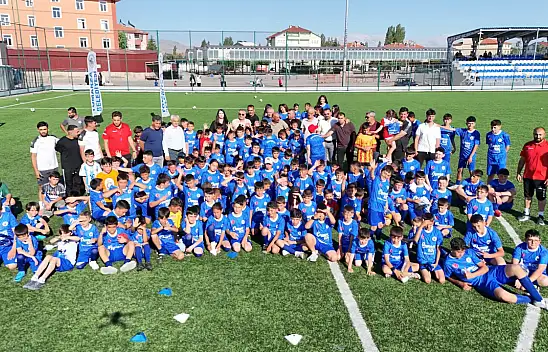 Kayseri'de minik sporculara büyük sürpriz! 250 adet dağıtıldı