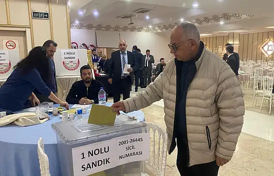 Kayseri'de mühendisler oy kullanıyor...