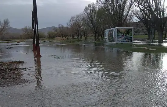 Kayseri'de o ilçeyi sağanak vurdu! Irmak taştı, tesis sular altında kaldı