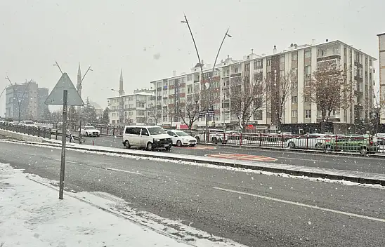 Kayseri'de oraya gidecekler dikkat! Kar yağışı başladı