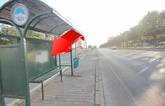 Kayseri'de otobüs duraklarına sprey boya ile bakın ne yazdılar?