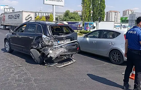 Kayseri'de otomobil ile minibüs çarpıştı!