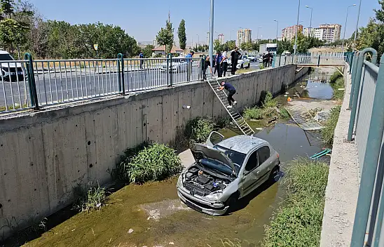 Kayseri'de otomobil kanala uçtu