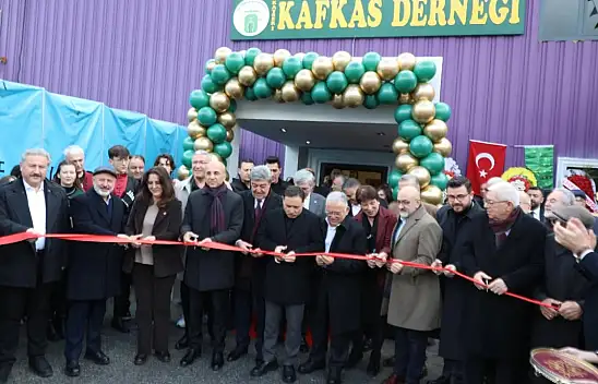 Kayseri'de protokolü buluşturan açılış: Et ile tırnak gibiyiz