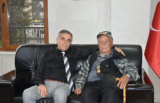 Kayseri'de sadece 3 kişi kaldılar! O isimlerden birinden Başkan'a anlamlı ziyaret
