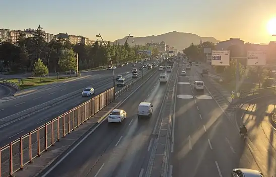 Kayseri'de sayıları arttıkça trafik tıkanıyor! Yarım milyonu aştı