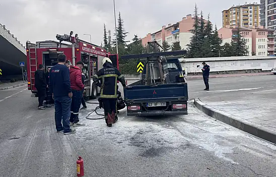 Kayseri'de seyir halindeki kamyonetin lastiği alev aldı! Ekipler müdahale etti
