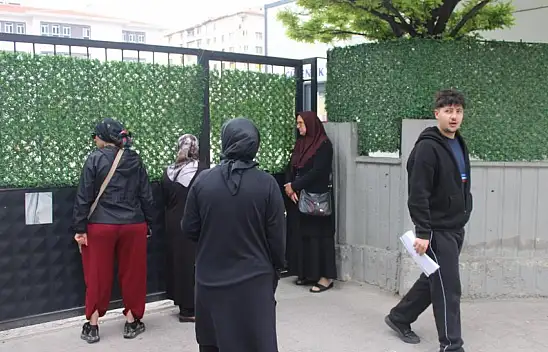 Kayseri'de sınavı 2 dakika ile kaçırdı! Gözyaşlarını tutamadı