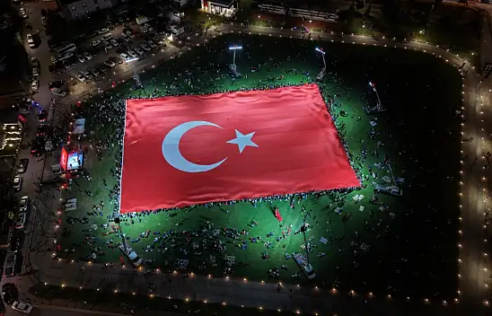 Kayseri'de tarihi an! Dünyanın en büyük Türk bayrağı açıldı