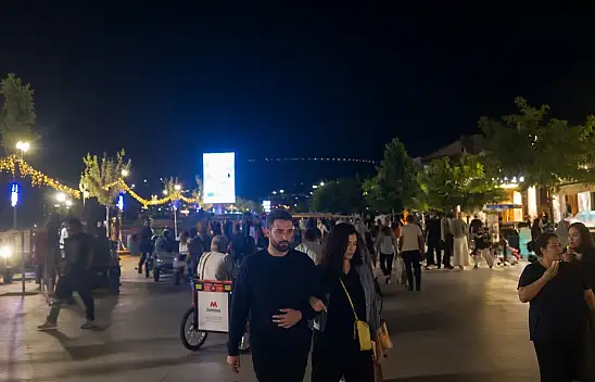 Kayseri'de tepki çeken görüntü! Yürüyüş yolu karıştı