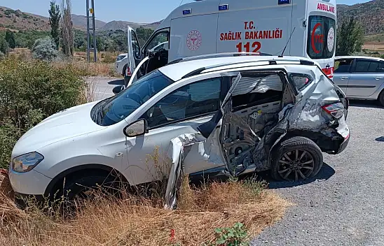 Kayseri'de tır ile otomobil çarpıştı: 2 yaralı