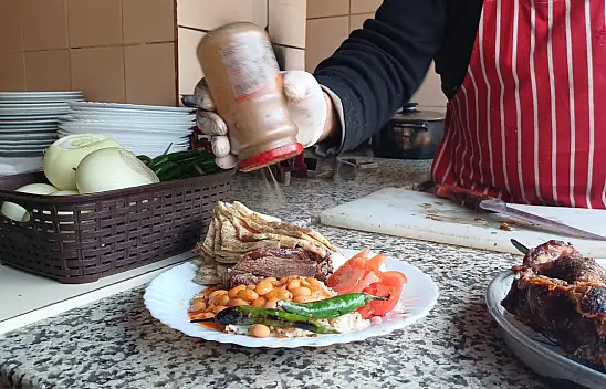 Kayseri'de ustasından tandır kebabı tarifi! Püf noktasını açıkladı