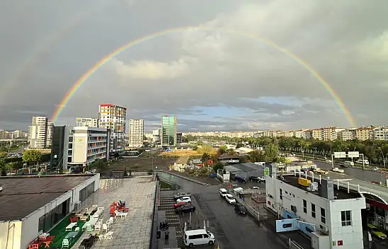 Kayseri'de etkili olan yağmurla birlikte şaşırtan görüntü