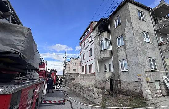 Kayseri'de yangın paniği: 2 kişi...