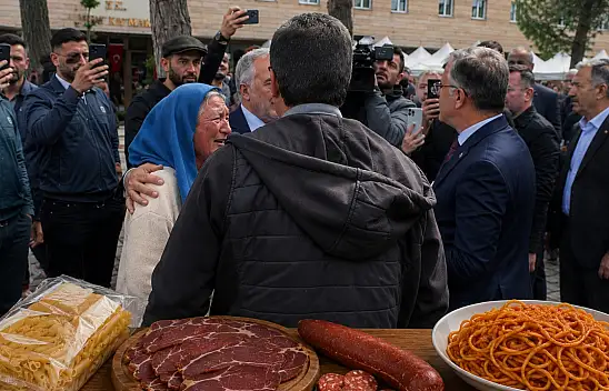Kayseri'de yardım isteyen kadın: Biraz da pastırma sucuk verin