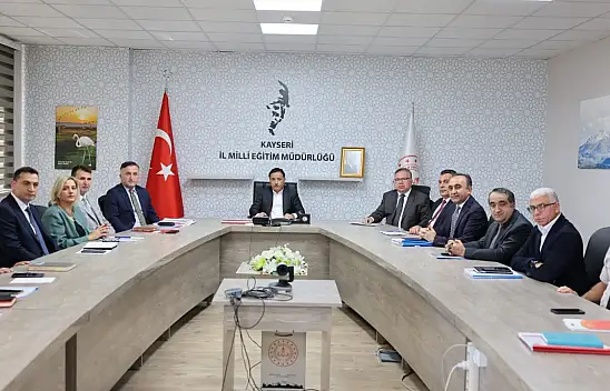 Kayseri'de yeni eğitim yılı öncesi kritik toplantı: Vali Çiçek'e kapsamlı sunum!