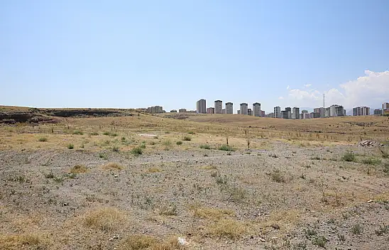 Kayseri'de yeni hastane fay hattına takılmış! Meğer o arsadan fay hattı geçiyormuş, peki şimdi ne olacak?