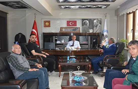 Kayseri'de yeni seçilen Belediye Başkanı o fotoğrafı bakın nereye astı!