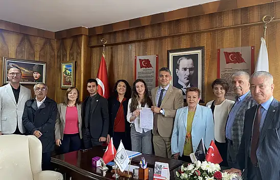 Kayseri'de yeni yönetim görevi devraldı! Yeni Başkan'a ilk sürprizi kızı yaptı