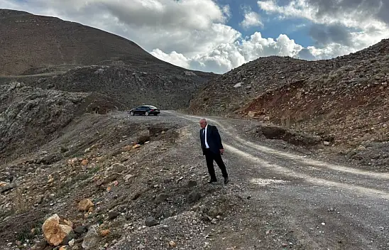 Kayseri'de yol çöktü!