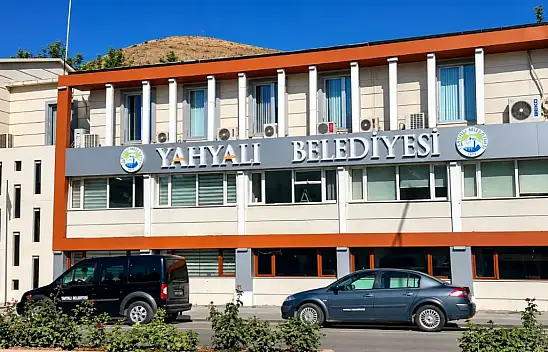 Kayseri'de yol kenarlarındaki elmalar gündem oldu! Belediyeden açıklama geldi