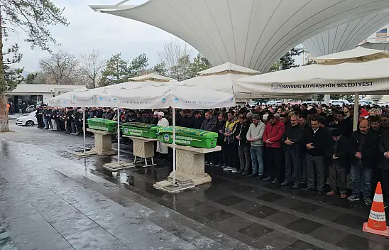 Kayseri'de yürek burkan fotoğraf! Anne, oğlu ve kızı yan yana uğurlandılar!