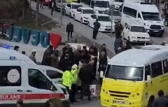 Kayseri'de yürek burkan olay: Yaşlı adam minibüsten düşerek öldü