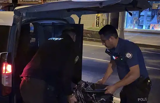 Kayseri'de yürek ısıtan hareket! Anne ve engelli oğlunun yardımına polis koştu