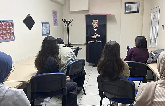 Kayseri'de yurt öğrencileri psikolojik ilk yardımı öğrendi