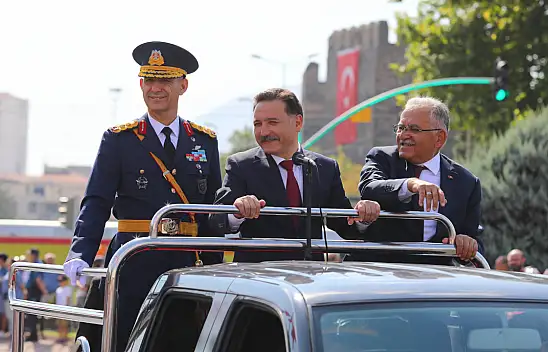 Kayseri'de Zafer Bayramı coşku ile kutlandı