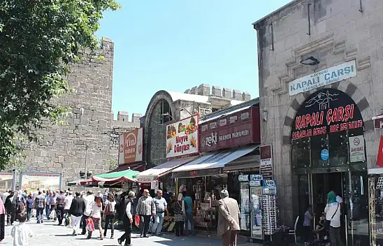 Kayseri'deki 800 yıllık çarşı, lüks AVM'lere karşı