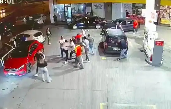 Kayseri'deki benzinlikte ortalık savaş alanına döndü! İşte o görüntüler