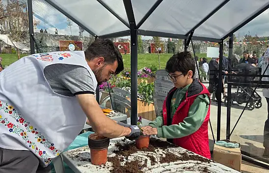 Kayseri'deki festivale yoğun ilgi! Çocuklar gönüllerince eğlendi