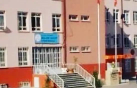 Kayseri'deki ilkokulda büyük acı: 2. sınıf öğrencisi hayatını kaybetti