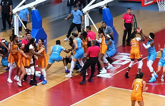 Kayseri'deki maçta kadınların saç başa kavgası Türkiye gündeminde