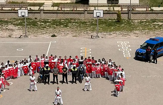 Kayseri'deki okulun bahçesinde nefes kesen görüntüler!