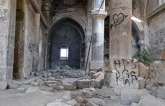 Kayseri'deki tarihi kilisenin son hali tepki çekti