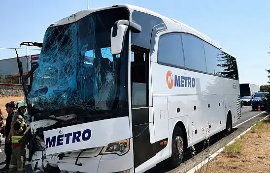 Kayseri'den çıkan otobüs kamyona arkadan çarptı! Yaralılar var