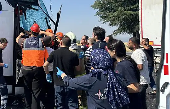 Kayseri'den giden otobüs kazaya karıştı: Muavinden acı haber!