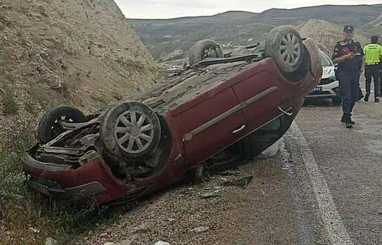 Kayseri istikametine giden otomobil takla attı: 3 yaralı
