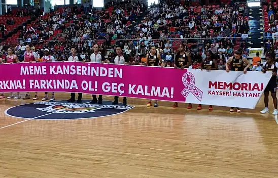 Melikgazi Basketbol parkeye pembe kurdeleyle çıktı