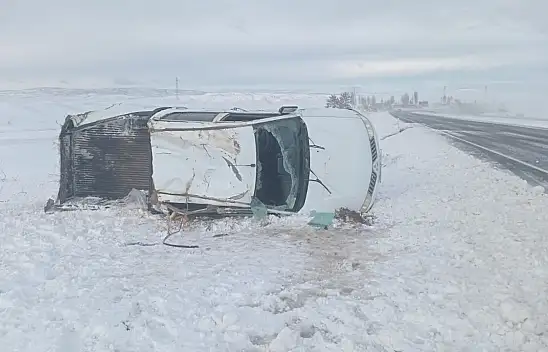 Kayseri kara yolunda kaza: Kamyonet takla attı