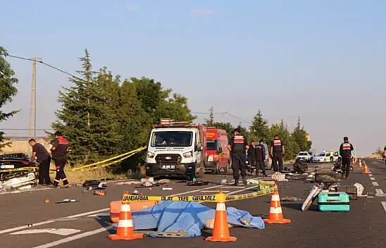 Kayseri-Kırşehir yolunda can pazarı! Gurbetçi aileden 3 kişi öldü